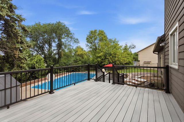 1467 Kings Crest, Eagan, MN 55122