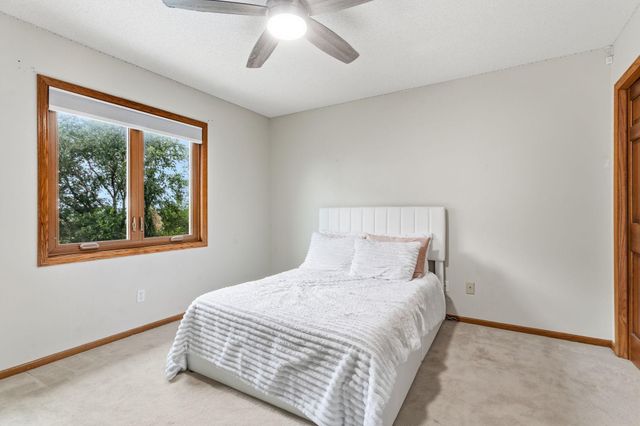 1467 Kings Crest, Eagan, MN 55122