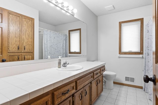1467 Kings Crest, Eagan, MN 55122