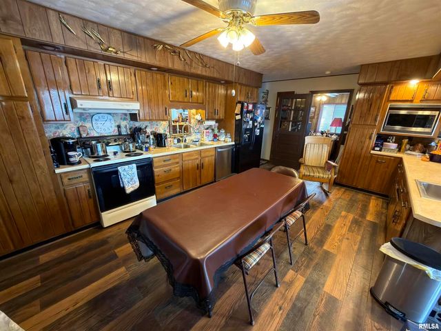 15981 HILLCREST Drive, Effingham, IL 62401