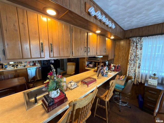 15981 HILLCREST Drive, Effingham, IL 62401