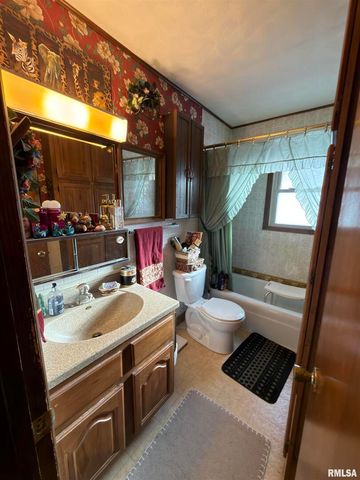 15981 HILLCREST Drive, Effingham, IL 62401