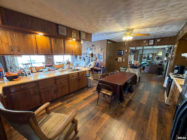 15981 HILLCREST Drive, Effingham, IL 62401