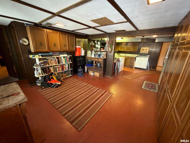 15981 HILLCREST Drive, Effingham, IL 62401