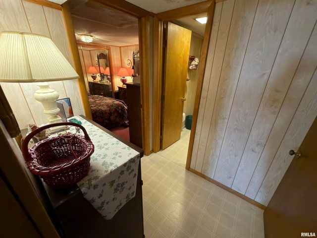 15981 HILLCREST Drive, Effingham, IL 62401