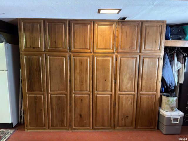 15981 HILLCREST Drive, Effingham, IL 62401