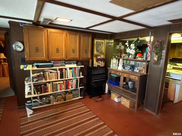 15981 HILLCREST Drive, Effingham, IL 62401