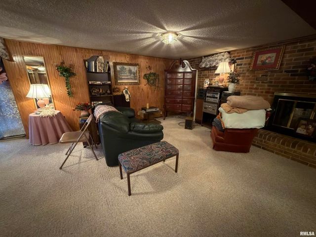 15981 HILLCREST Drive, Effingham, IL 62401