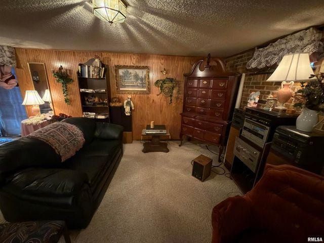 15981 HILLCREST Drive, Effingham, IL 62401