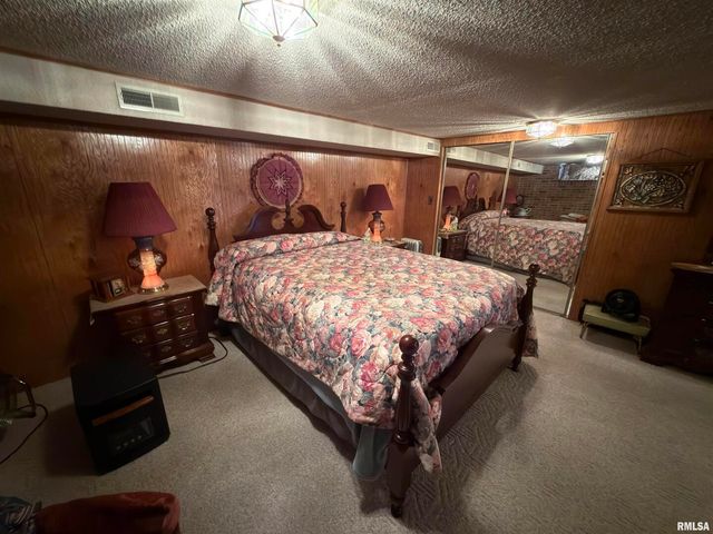 15981 HILLCREST Drive, Effingham, IL 62401