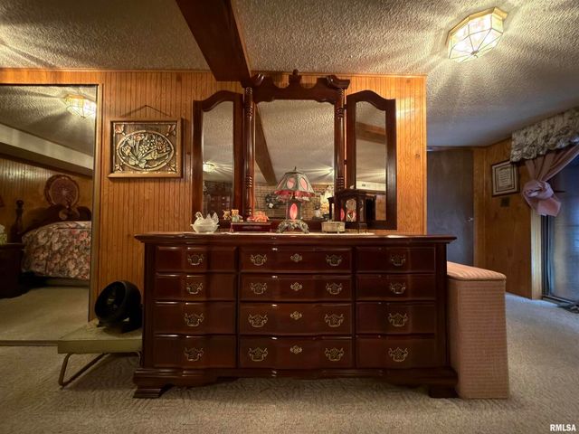 15981 HILLCREST Drive, Effingham, IL 62401