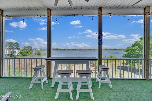 7202 E Yacht Drive, Oak Island, NC 28465