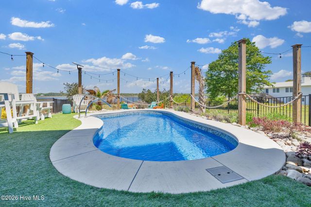 7202 E Yacht Drive, Oak Island, NC 28465