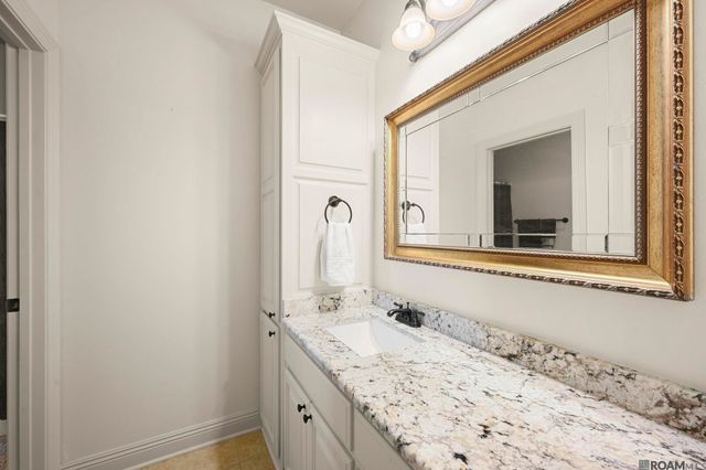 13308 Williamsburg Dr, Walker, LA 70785