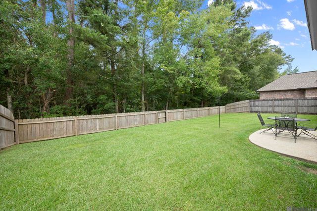 13308 Williamsburg Dr, Walker, LA 70785