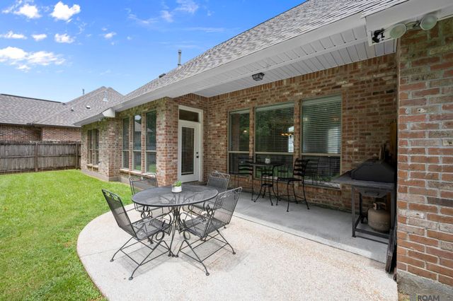 13308 Williamsburg Dr, Walker, LA 70785