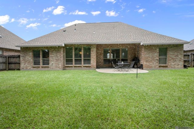 13308 Williamsburg Dr, Walker, LA 70785
