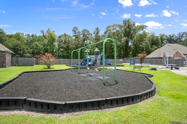 13308 Williamsburg Dr, Walker, LA 70785