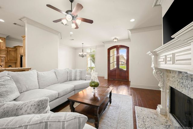 13308 Williamsburg Dr, Walker, LA 70785