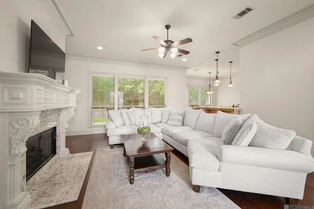 13308 Williamsburg Dr, Walker, LA 70785