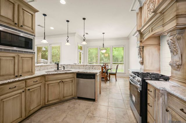 13308 Williamsburg Dr, Walker, LA 70785