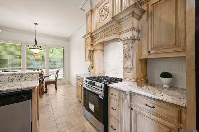 13308 Williamsburg Dr, Walker, LA 70785