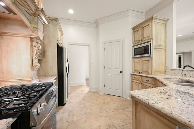 13308 Williamsburg Dr, Walker, LA 70785