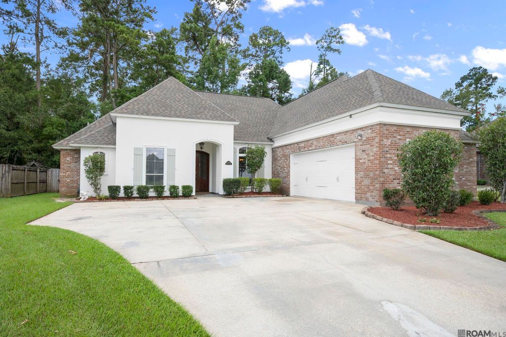 13308 Williamsburg Dr, Walker, LA 70785