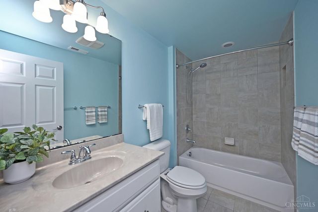 7054 Harbour Town Drive, West Chester, OH 45069