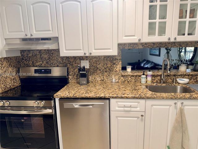 8065 SW 107th Ave 313, Miami, FL 33173