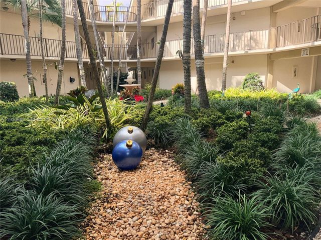 8065 SW 107th Ave 313, Miami, FL 33173