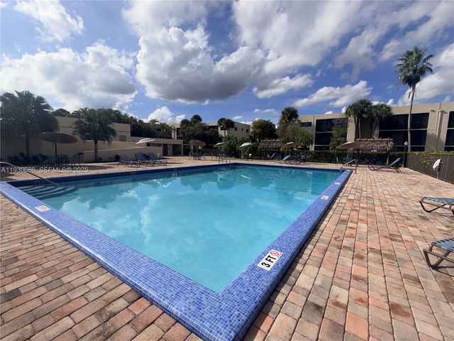 8065 SW 107th Ave 313, Miami, FL 33173