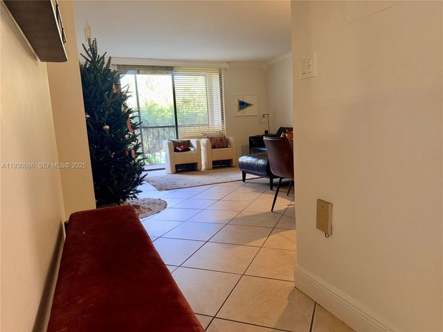 8065 SW 107th Ave 313, Miami, FL 33173