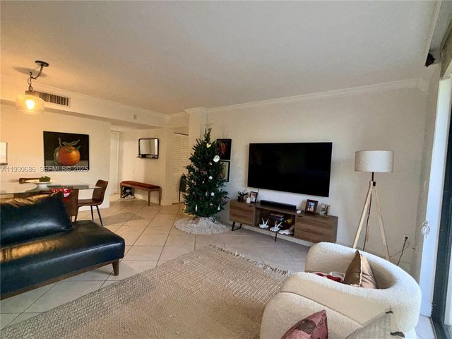 8065 SW 107th Ave 313, Miami, FL 33173