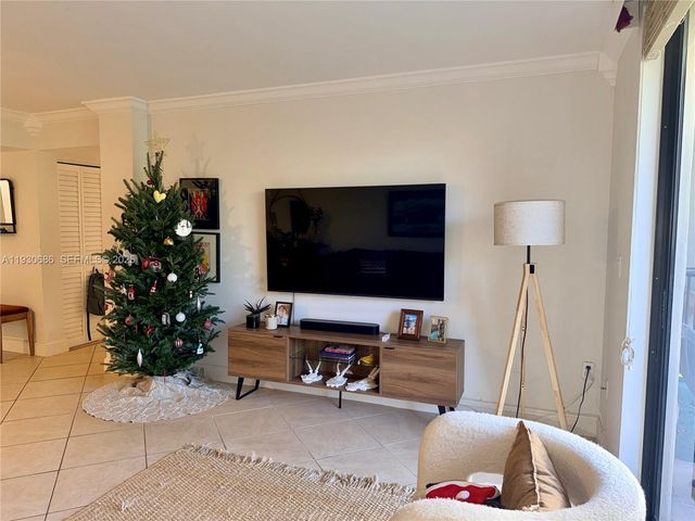 8065 SW 107th Ave 313, Miami, FL 33173