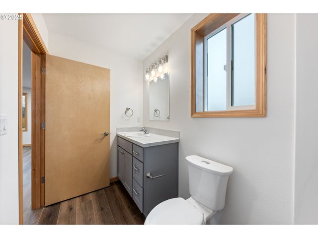 749 ST CHARLES St, Eugene, OR 97402