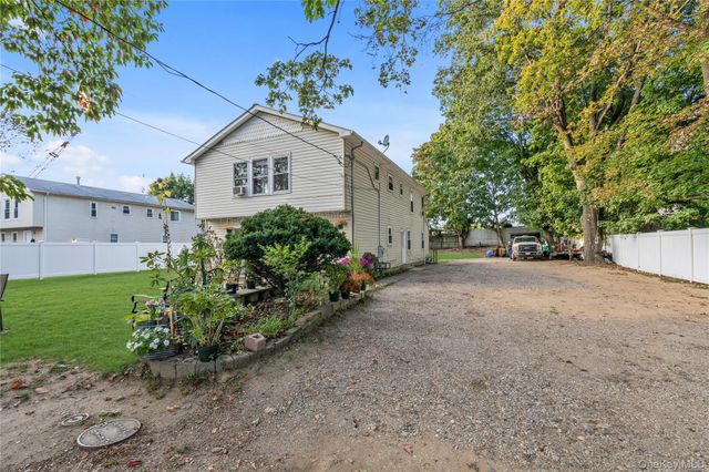 96 W 11th Street, Huntington Station, NY 11746