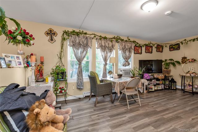 96 W 11th Street, Huntington Station, NY 11746