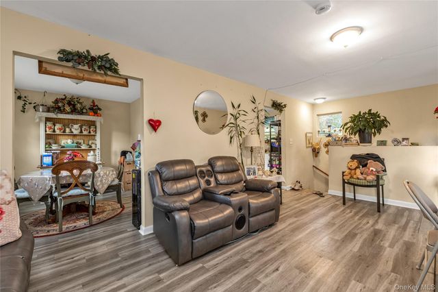 96 W 11th Street, Huntington Station, NY 11746