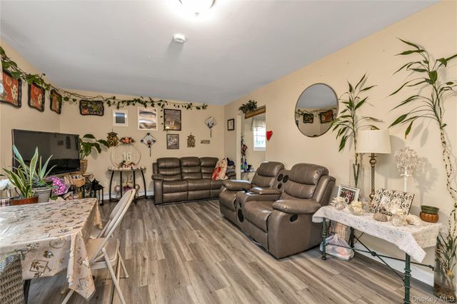 96 W 11th Street, Huntington Station, NY 11746