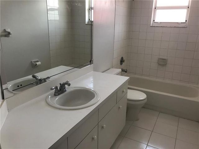245 Via Milan Terrace, Davie, FL 33325