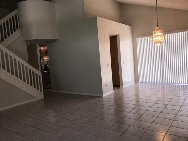 245 Via Milan Terrace, Davie, FL 33325