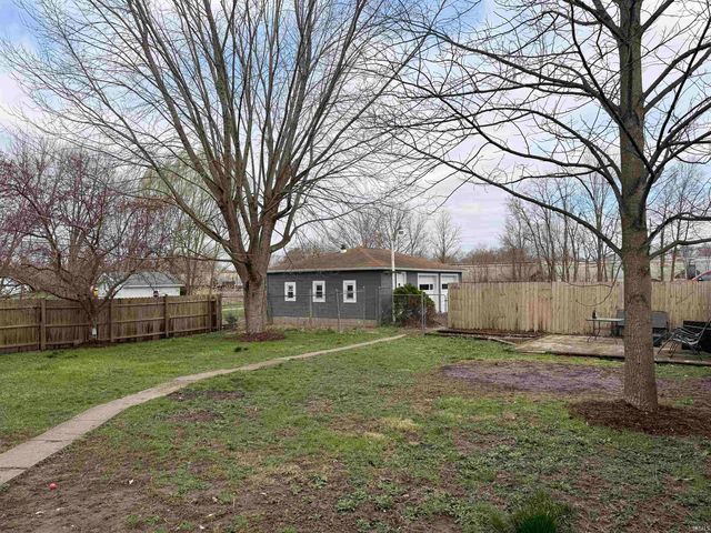 1208 W Quincy Street, Garrett, IN 46738