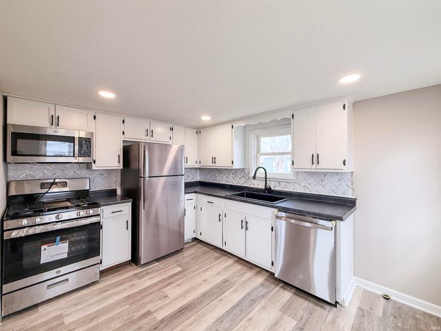 1208 W Quincy Street, Garrett, IN 46738