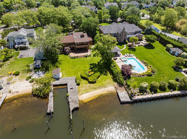 164 W Islip Road, West Islip, NY 11795