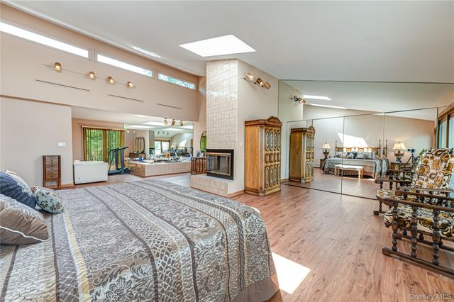 164 W Islip Road, West Islip, NY 11795