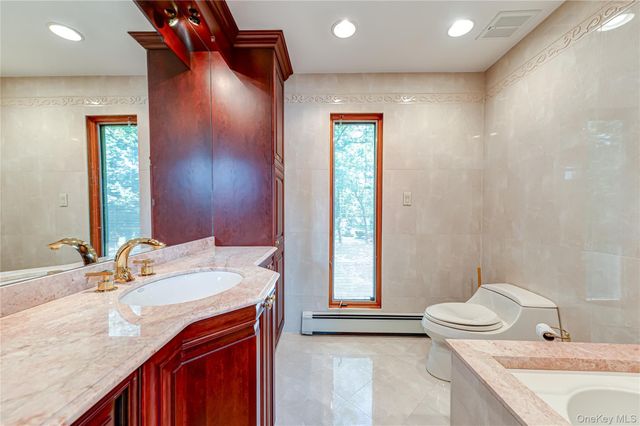 164 W Islip Road, West Islip, NY 11795