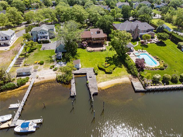 164 W Islip Road, West Islip, NY 11795