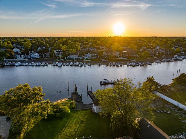 164 W Islip Road, West Islip, NY 11795