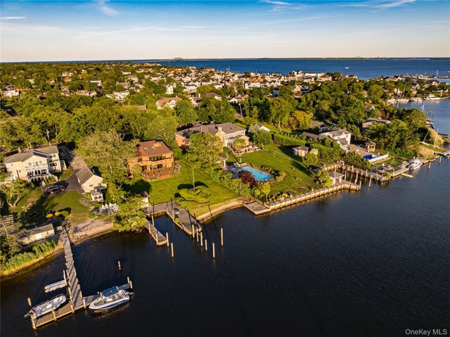 164 W Islip Road, West Islip, NY 11795